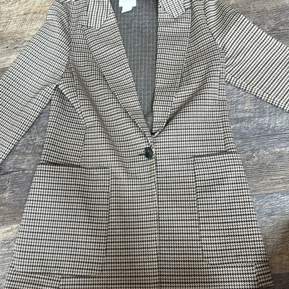 Women’s Size 0 Blazer - Picture 3 of 4